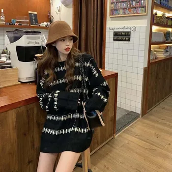 Zimné 2020 nový kórejský módny, elegantný štýlový pruhovaný voľné verzia okrúhlym výstrihom, dlhý rukáv sveter sveter študent areáli sveter