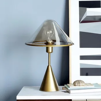 Post-Moderné Tvorivé Železa LED Stolové Lampy pre Spálne, Obývacia Izba Sklenené Tienidlo Štúdia Ochrana Očí Domova Stolná Lampa